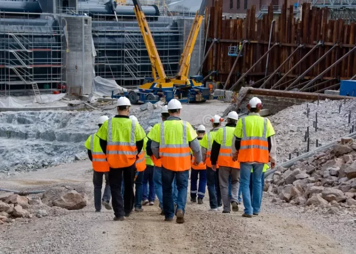 construction-workers-3728547